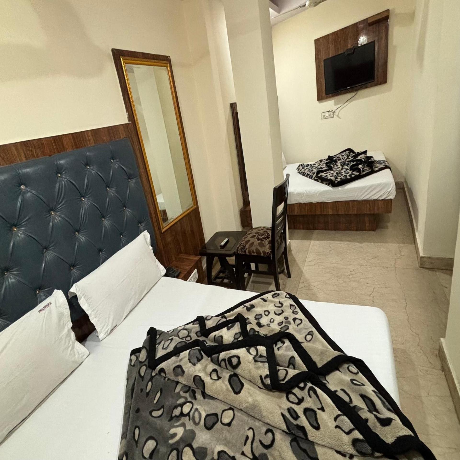 Hotel Pk International Near By New Delhi Station I Couple Friendly 객실 사진