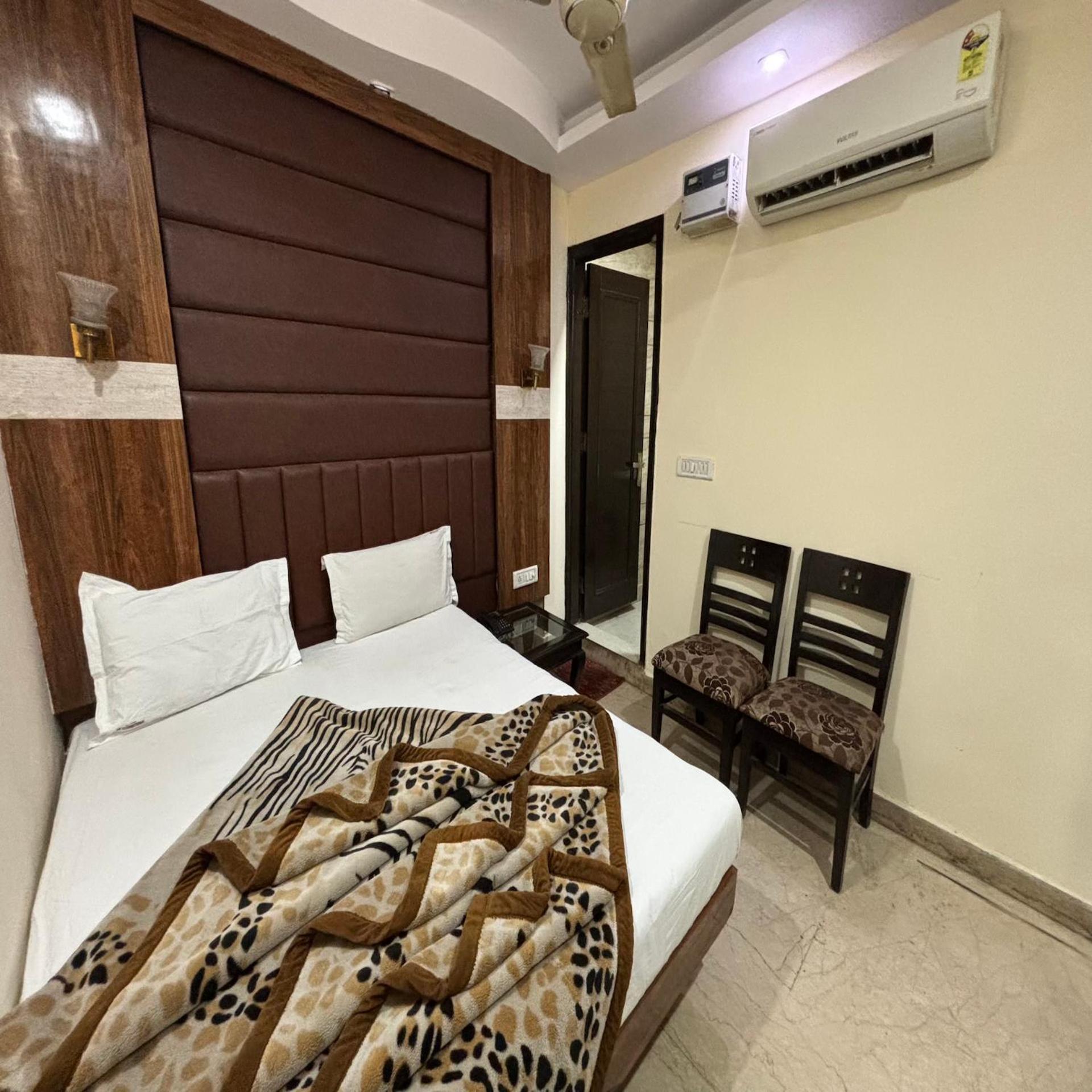Hotel Pk International Near By New Delhi Station I Couple Friendly 객실 사진