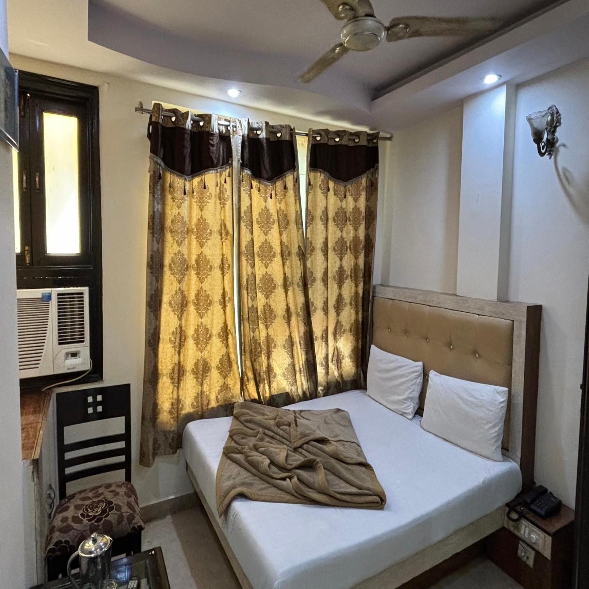 Hotel Pk International Near By New Delhi Station I Couple Friendly 객실 사진