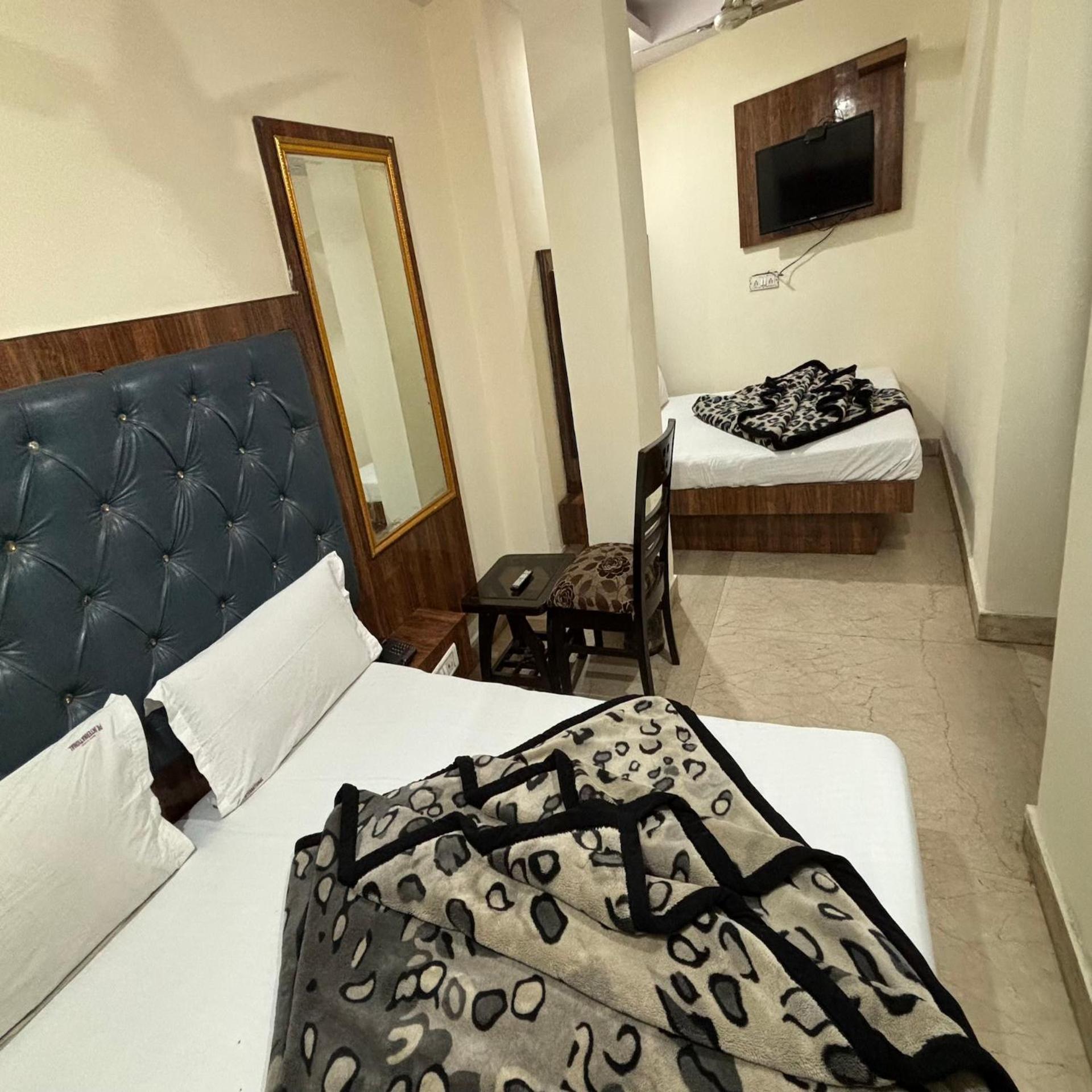 Hotel Pk International Near By New Delhi Station I Couple Friendly 객실 사진