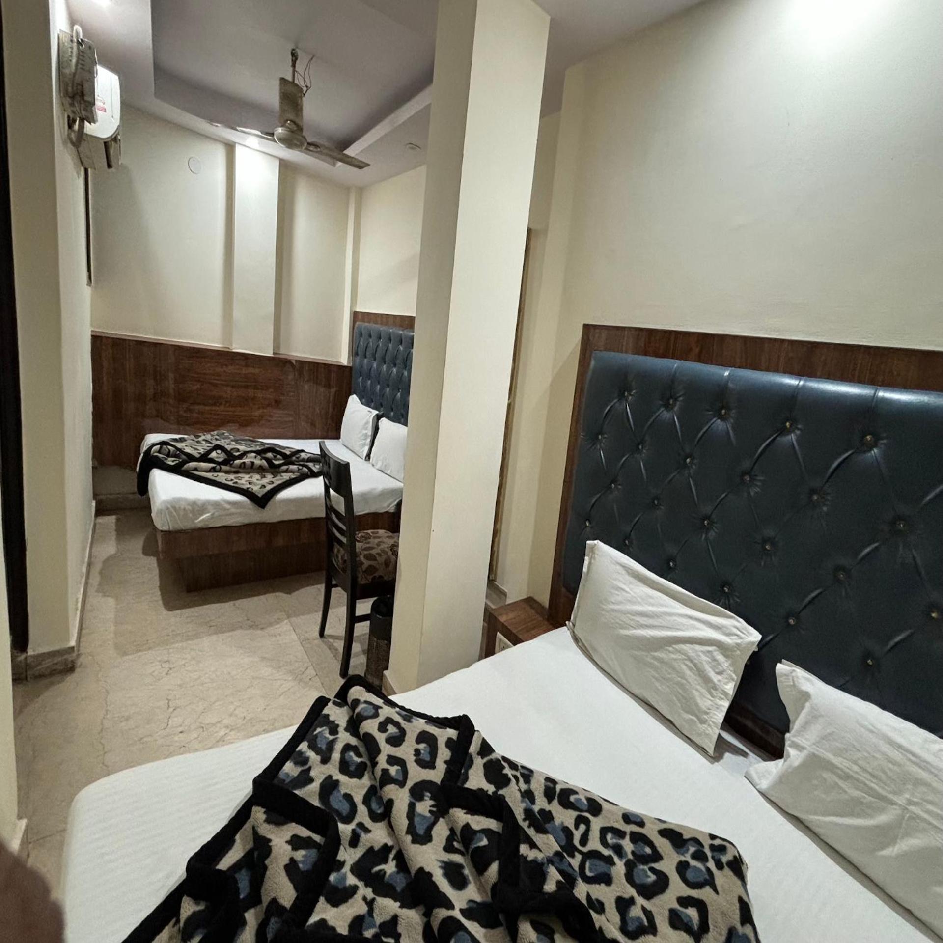 Hotel Pk International Near By New Delhi Station I Couple Friendly 객실 사진